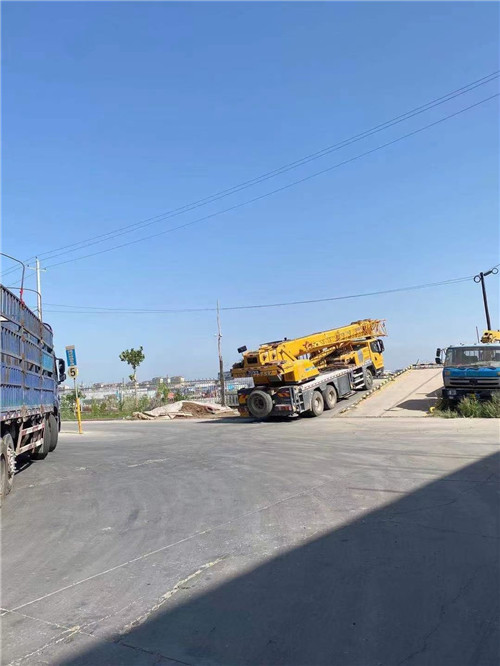 鹤山区25吨吊车的租赁价格大概是多少？