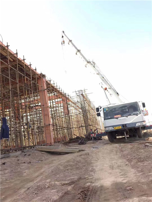 鹤山区吊车作业的安全注意事项有哪些？