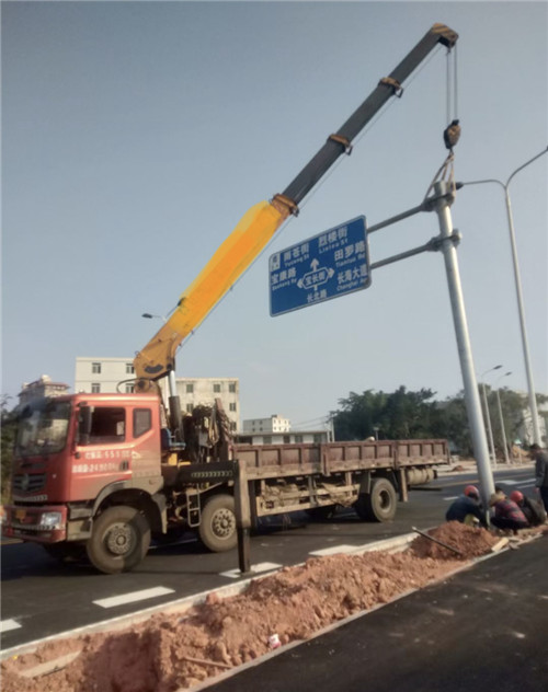 鹤山区设备吊装租赁吊车要用多大吊车