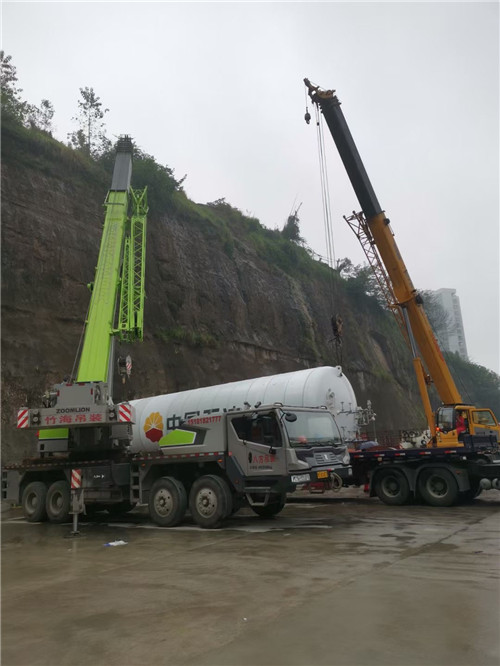 鹤山区“不怕风雨冻”—— 吊车的 “恶劣环境适应” 技术